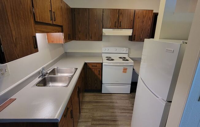 1 bed, 1 bath, $745, Unit 3633 Fairfax Street, 202