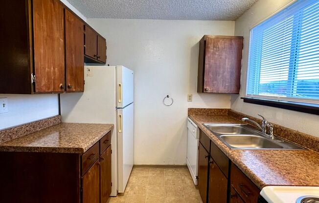 2 beds, 1 bath, 758 sqft, $1,200, Unit C