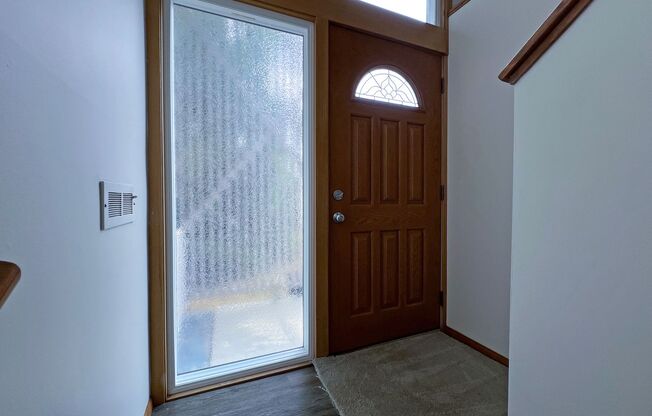 GREAT LOCATION MID-ENTRY ON CORNER LOT NEAR DES MOINES WATERFRONT