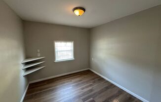 3 beds, 1 bath, $950