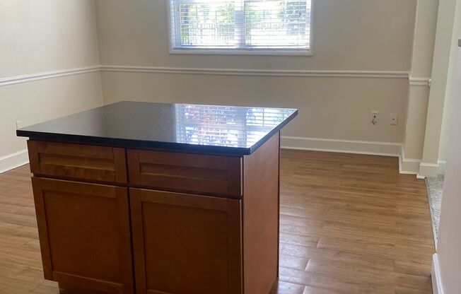 2 beds, 1 bath, 863 sqft, $2,100, Unit 5345 #2