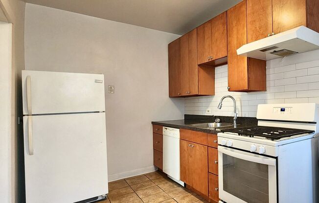 740 42 E 49 ST