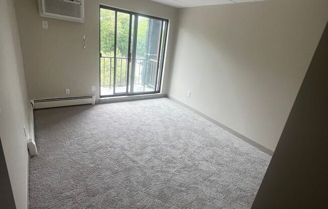 2 beds, 1 bath, 790 sqft, $2,400, Unit B207