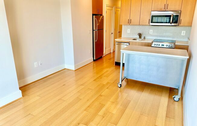 1 bed, 1 bath, $2,800, Unit 905