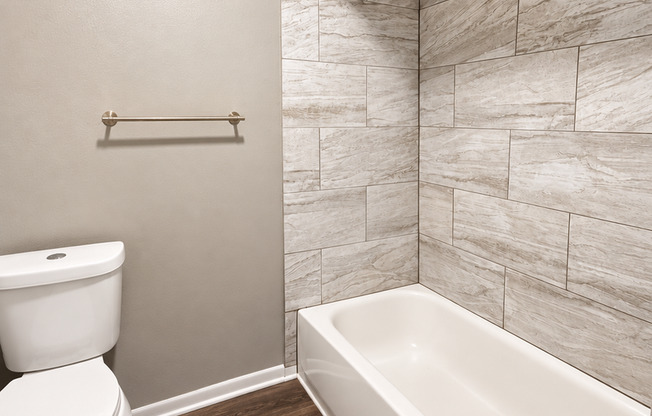 50% OFF 1st MONTHS RENT!! Renovated 2 bedroom 2nd Floor Apartment in the Heart of Conroe TX
