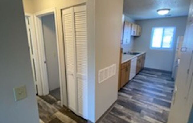 2 beds, 2 baths, 856 sqft, $869, Unit 2827-1817