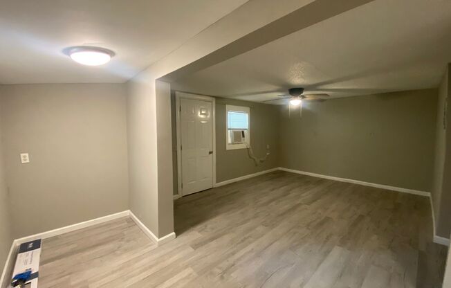 Studio, 1 bath, 380 sqft, $695, Unit 610 Edgewood Avenue B