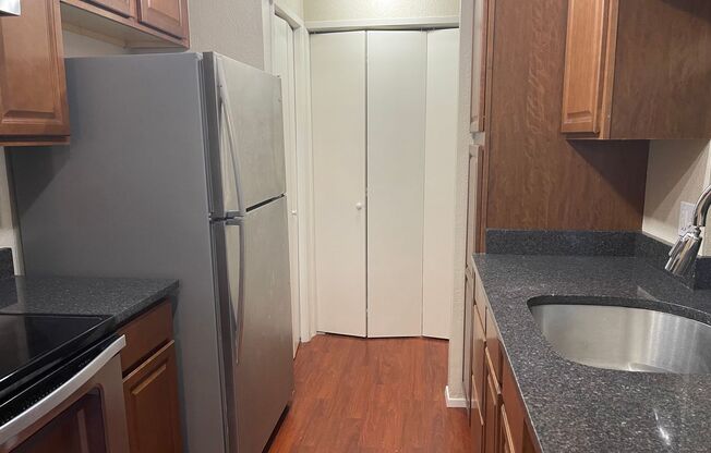 Cozy 2bd Condo in Overlake!