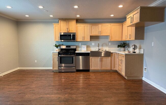 2 beds, 1 bath, 950 sqft, $2,695, Unit 0053