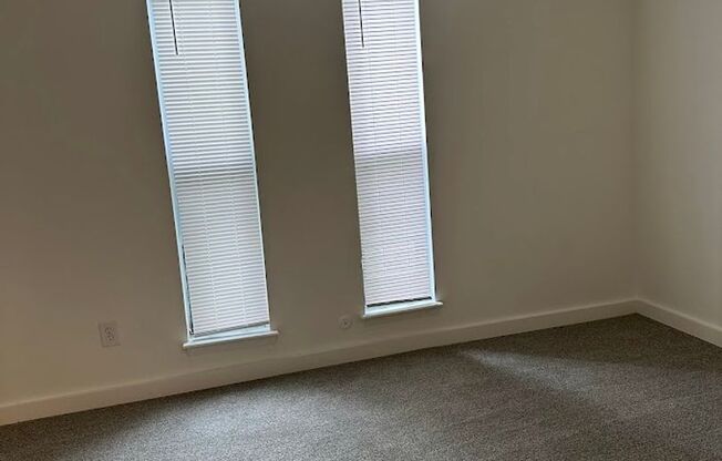 1 bed, 1 bath, 570 sqft, $1,275, Unit AO346