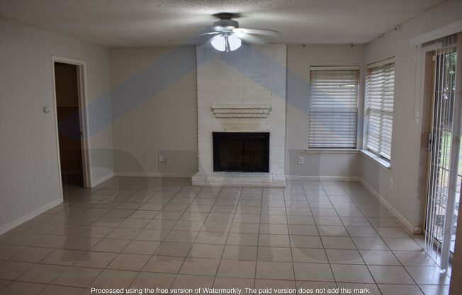 AVAILABLE NOW!!! Lovely 3-bedroom, 2.5-bathroom home in Grand Prairie, TX