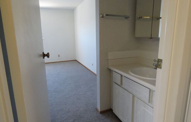 2 beds, 1.5 baths, $3,575, Unit 2033 Castro #32