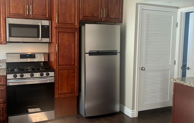 2 beds, 1.5 baths, 840 sqft, $2,650, Unit 105