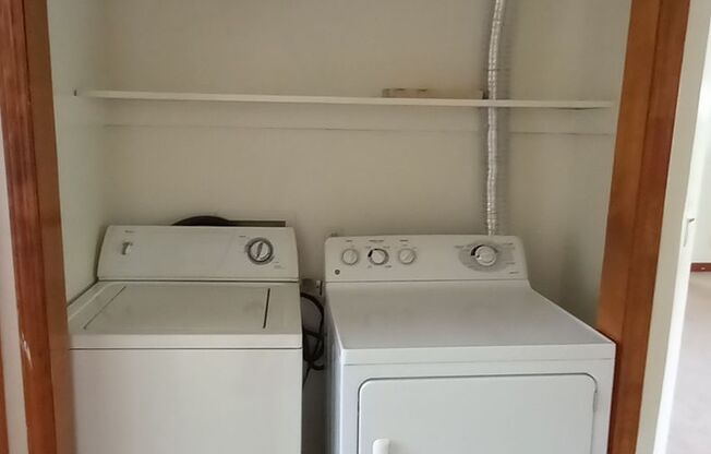 2 beds, 1 bath, 903 sqft, $1,240, Unit M-5