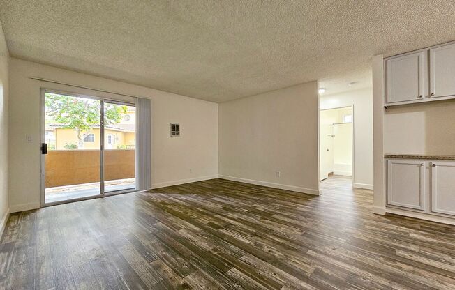 2 beds, 2 baths, 970 sqft, $2,395, Unit 087