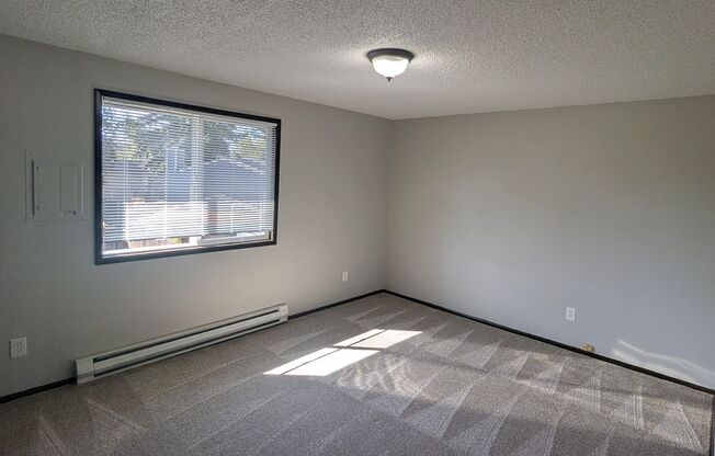 1 bed, 1 bath, 687 sqft, $1,095, Unit 42