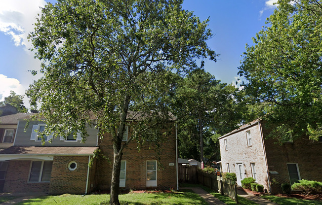 Charming Virginia Beach Townhouse: Comfort, Convenience, and Coastal Living Await!