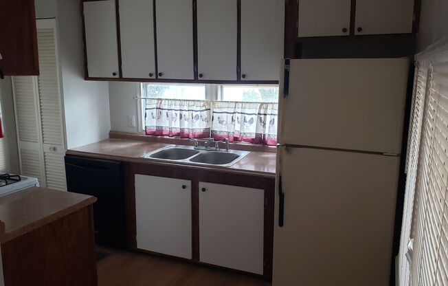 2 beds, 2 baths, $1,600