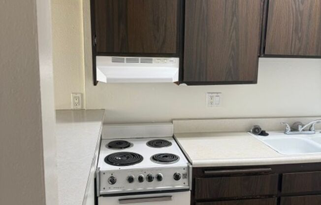 Studio, 1 bath, $950, Unit 18