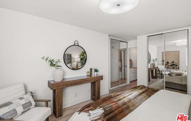 2 beds, 2 baths, 900 sqft, $4,000, Unit 806