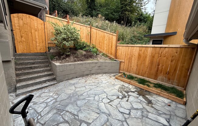 5603 30 AVE SW