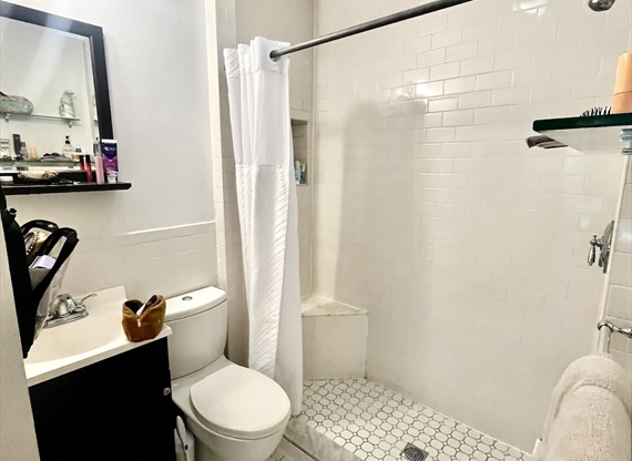 Studio, 1 bath, 400 sqft, $2,499, Unit 5