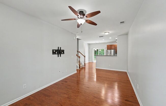 Beautiful 3BR Townhome with Community Pool & Garage!
