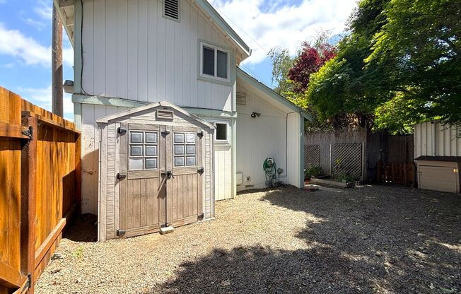 Move-In Special:Get $100 off your first month's rent. Charming 2 bedroom Cottage-Style Home in the Heart of Historic Niles