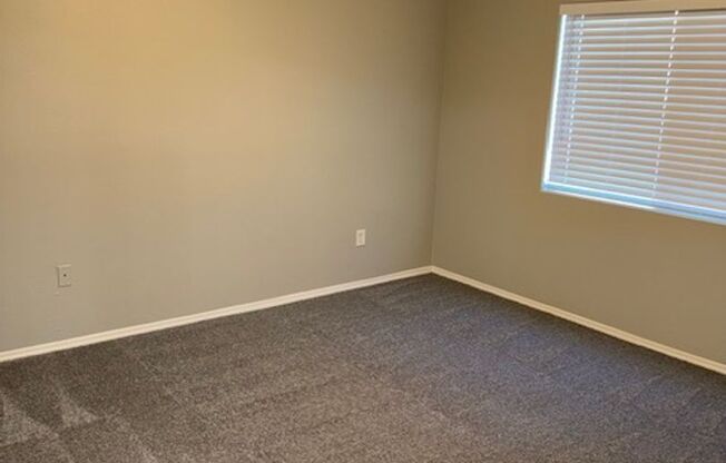 2 beds, 2 baths, $1,400, Unit Unit 2127, Bldg 32