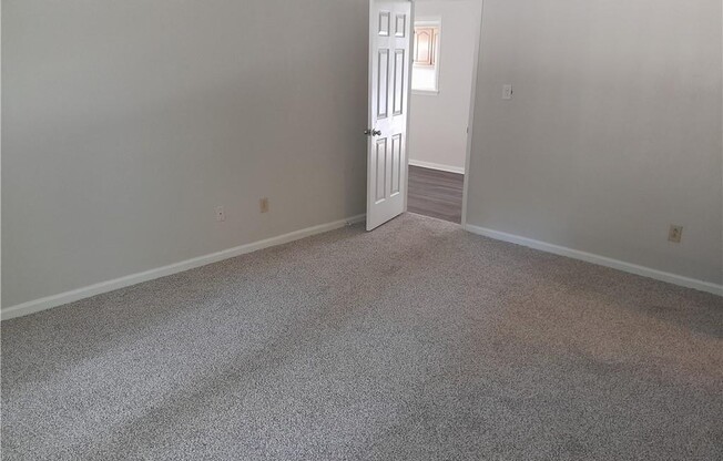 904 THATCHER WAY