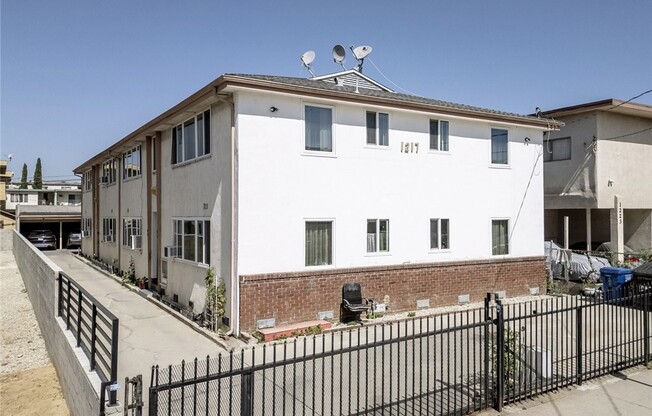 1217 N Kingsley Drive