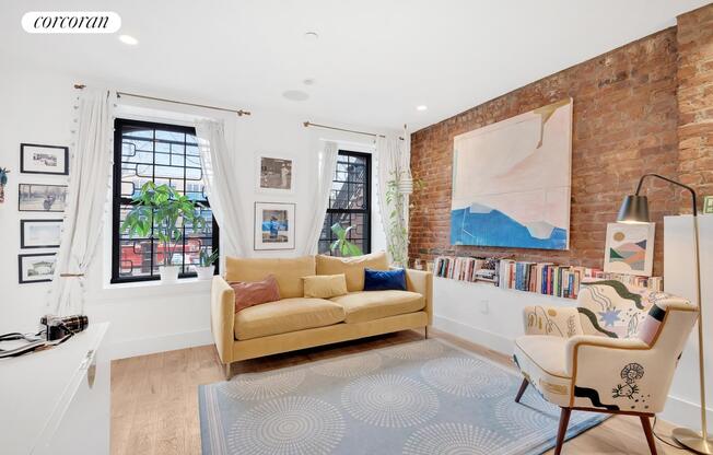 652 LAFAYETTE AVE