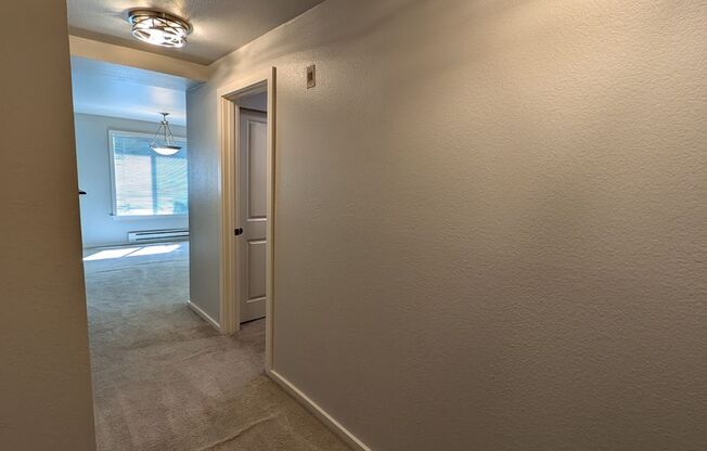 High End 3 Br Condo off of Bothell-Everett Hwy! Extra Parking & Amenities - Avail. NOW!