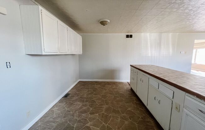 3 beds, 1 bath, $1,250