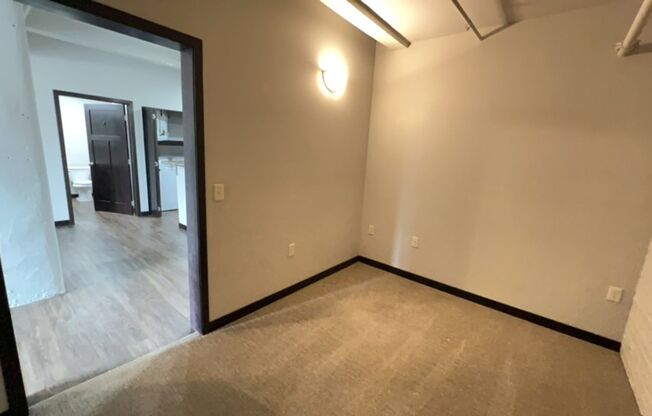 1 bed, 1 bath, 735 sqft, $1,097, Unit 121