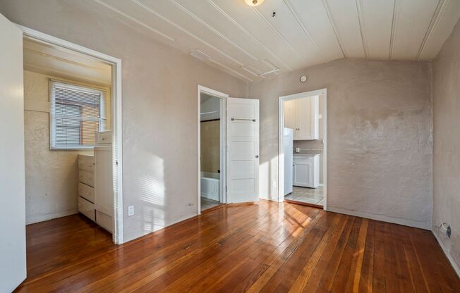 Studio, 1 bath, 352 sqft, $750, Unit 9