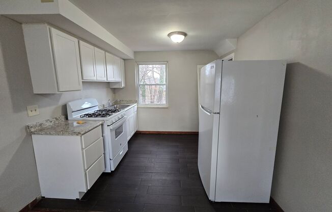 3 beds, 1 bath, $1,300