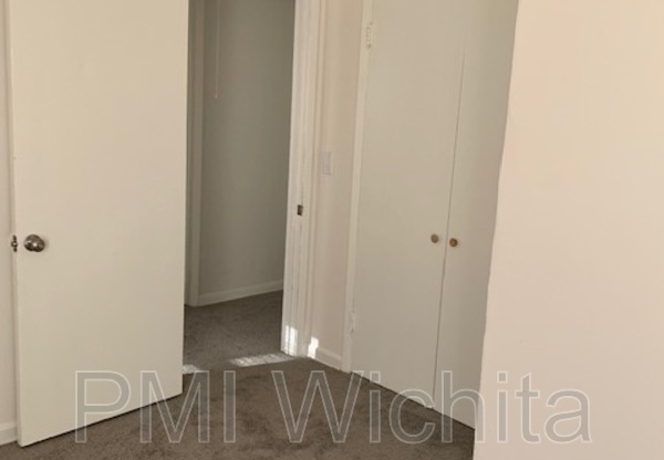 2 beds, 1 bath, 727 sqft, $750