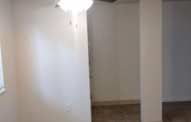 1 bed, 1 bath, 592 sqft, $1,350, Unit 038