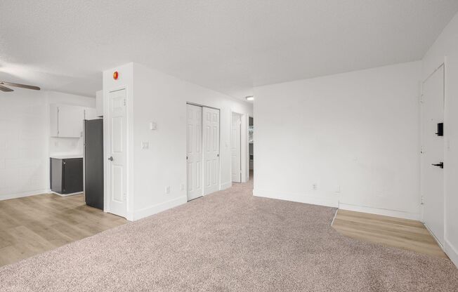 2 beds, 1 bath, 700 sqft, $1,335, Unit 04