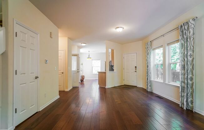 Multnomah Village 3BR 2.5bth Townhome | A/C, Garage, Small Yard & Near Parks + Trader Joe’s