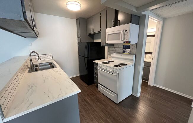 2 beds, 2 baths, 900 sqft, $2,148, Unit 227