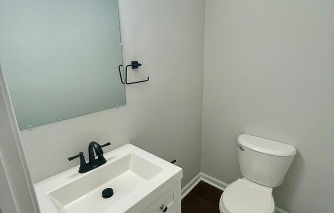 2 beds, 1.5 baths, 924 sqft, $1,850, Unit 4-16A