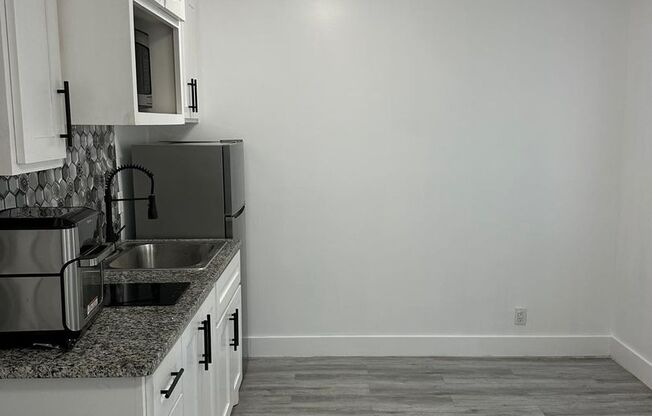 Studio, 1 bath, 200 sqft, $1,495, Unit Unit 5 Efficiency