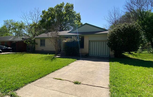 3 bedroom home with large backyard for rent until 2/28/2025!
