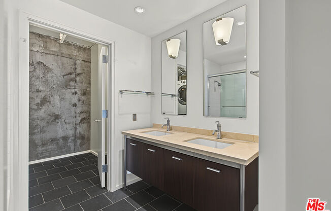 1 bed, 1.5 baths, 1,090 sqft, $3,000, Unit 302