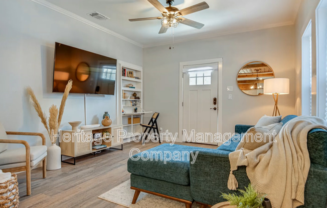 107 W HART AVE