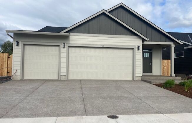 3 Bedroom 2 Bath Silverton OR