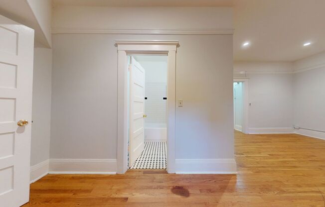 Studio, 1 bath, 373 sqft, $1,650, Unit 002