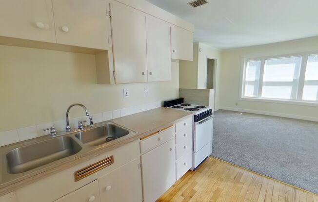 Studio, 1 bath, $1,100, Unit G